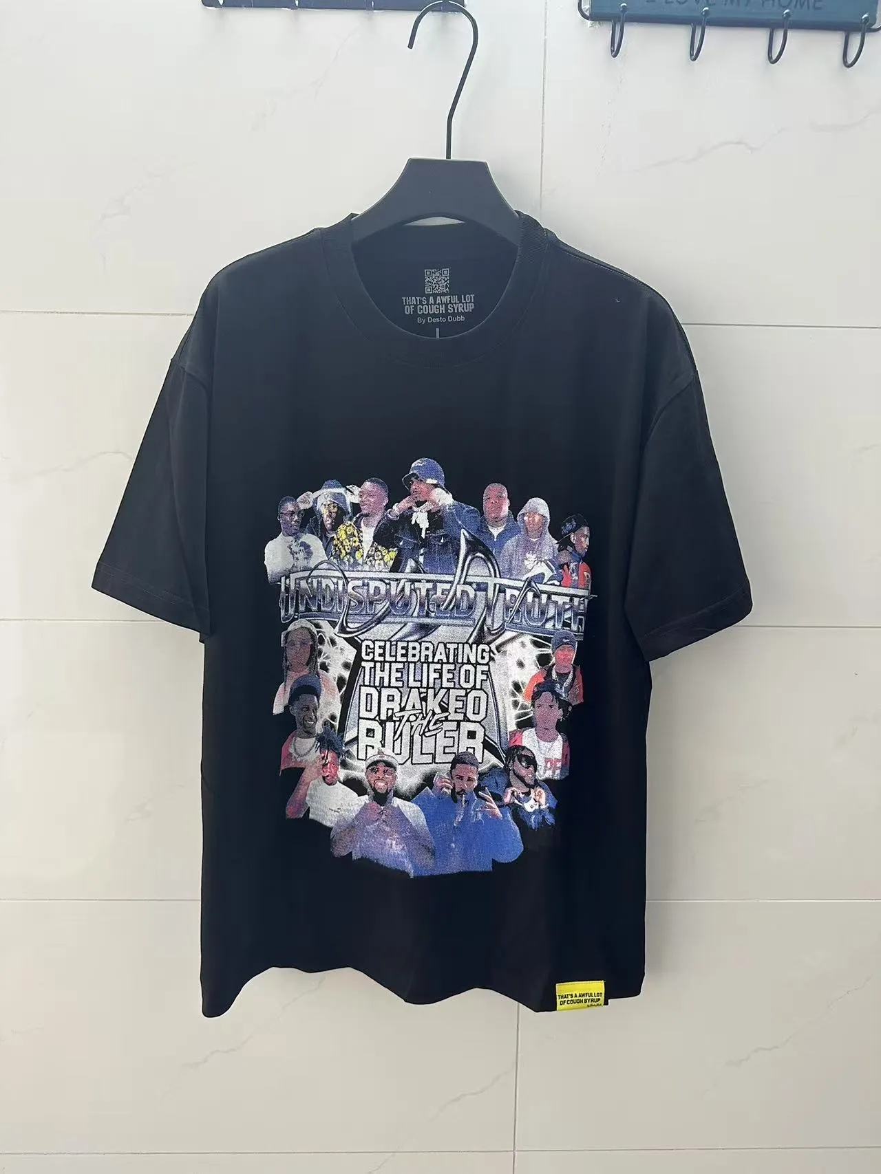 #Black I THAT'S A AWFUL LOT OF COUGH SYRUP In Stock Real shot American simple trendy brand loose casual T-shirt Fabric (fabric): 32 counts Weight combed double yarn pure cotton Sizes (size): S-M L X L Color (colour): Black 👉 👉